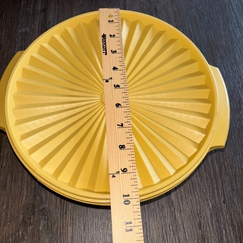 6 piece Tupperware set in great condition